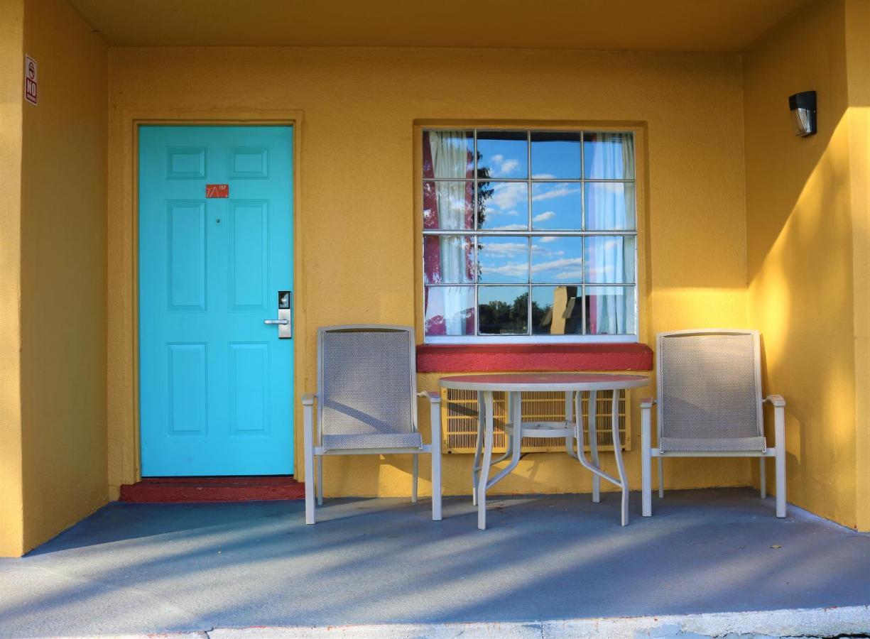 Howard Johnson By Wyndham Lake Front Park Kissimmee Exterior foto